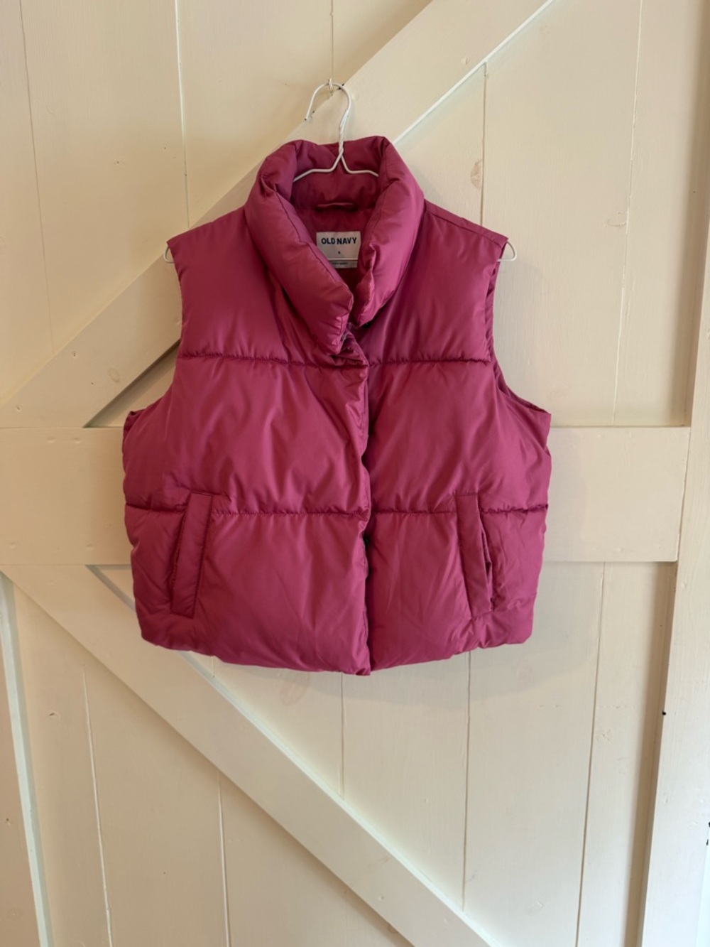 Old Navy Puffer Vest Women’s Small Msuve Berry Pink Zip Snap Sleeveless Jacket‎